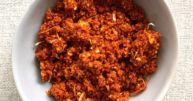 Dry garlic chutney for Vada Pav